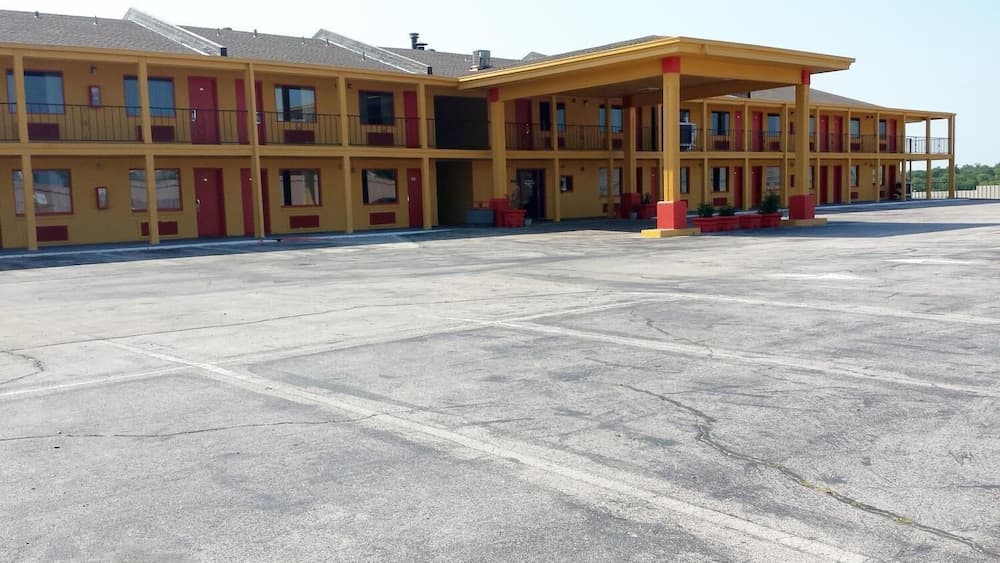Park Hill Inn and Suites featured exterior or lobby in Oklahoma City, OK — similar hotel
