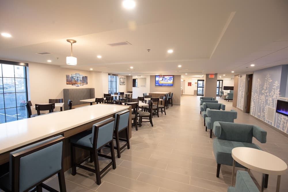 MainStay Suites Oak Brook Terrace-Chicago property views in Villa Park, IL — gallery photo 3
