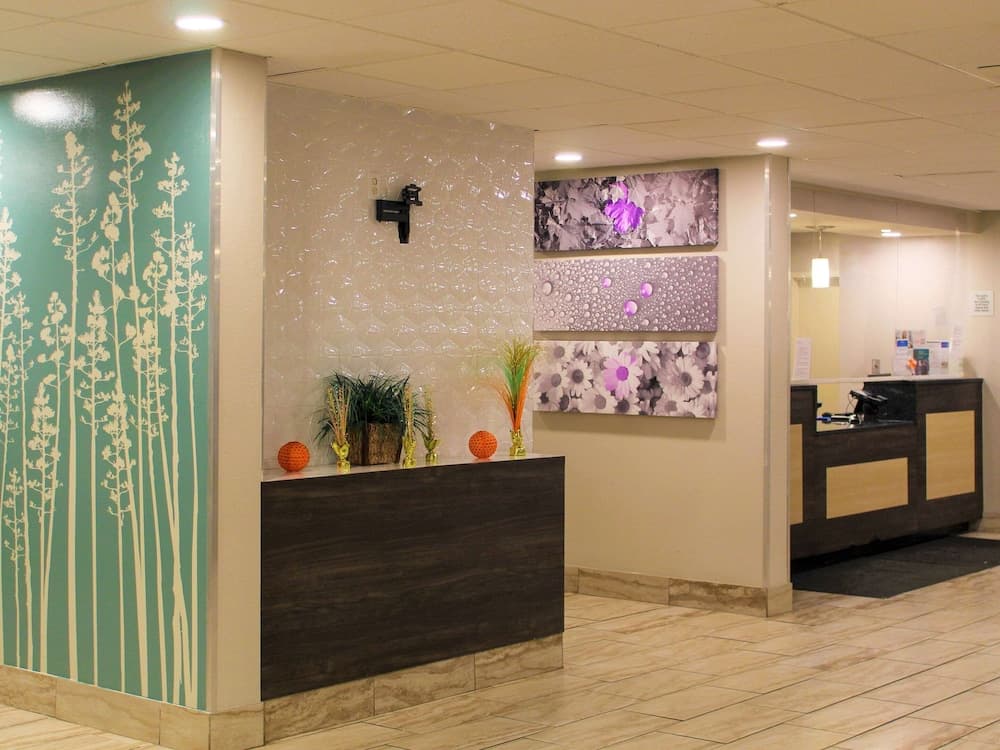 Sleep Inn Indianapolis East interior in Indianapolis, IN — gallery photo 2
