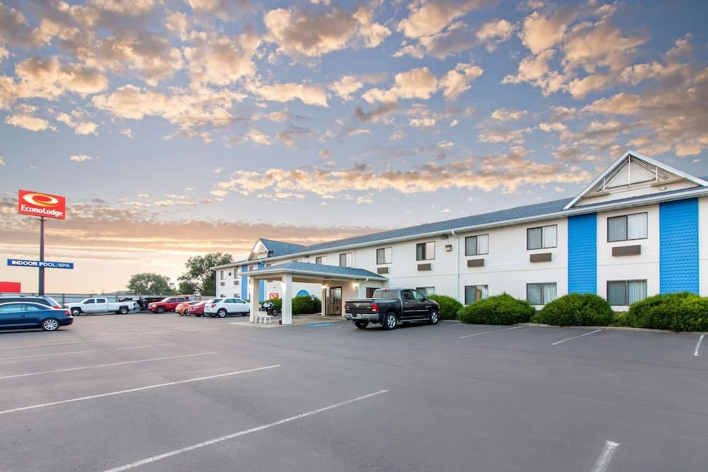 Econo Lodge Oacoma - Chamberlain West featured exterior or lobby in Oacoma, SD — similar hotel