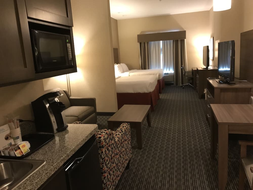 Holiday Inn Express & Suites Fredericksburg by IHG property views in Fredericksburg, TX — gallery photo 3