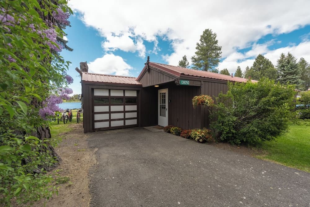 Historic  Gilchrist Waterfront Resort interior in Crescent, OR — gallery photo 2