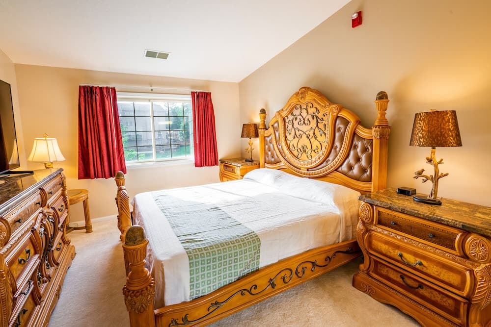Grand Wood Suites gallery photo in Nashville, IN — image 16