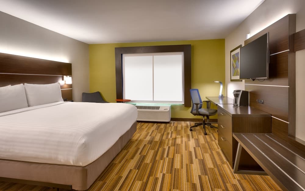 Holiday Inn Express Hotel & Suites El Paso I-10 East by IHG interior in El Paso, TX — gallery photo 2