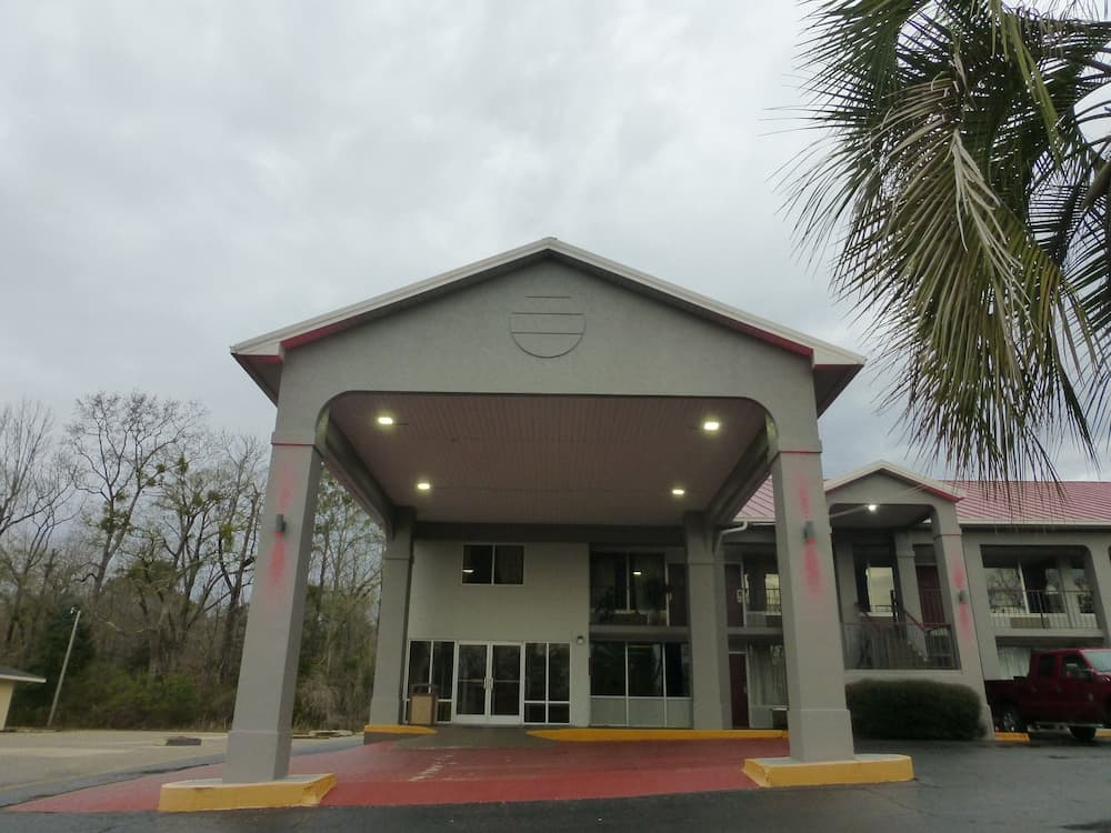 Red Roof Inn Evergreen featured exterior or lobby in Evergreen, AL — similar hotel
