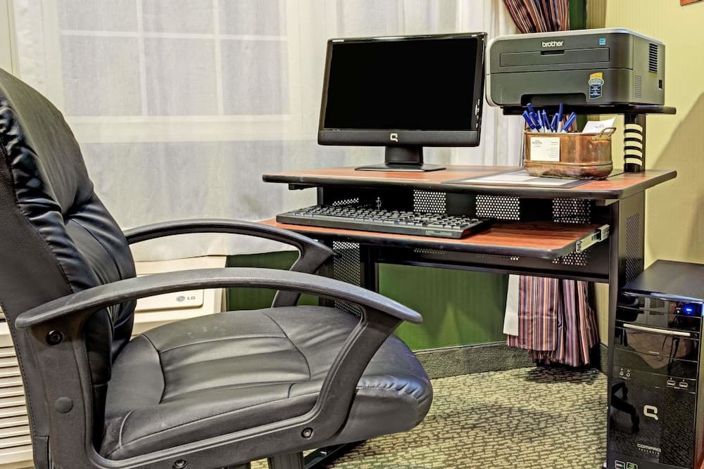 Microtel Inn & Suites by Wyndham Inver Grove Heights/Minneap interior in Inver Grove Heights, MN — gallery photo 2