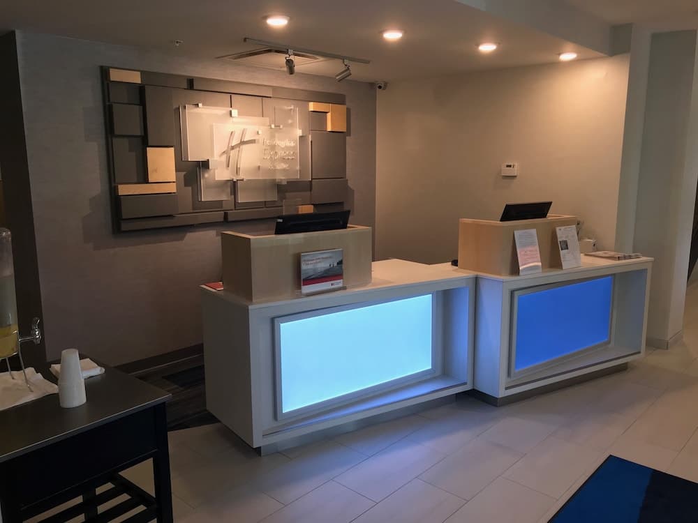 Holiday Inn Express Hotel & Suites Rochester - Victor by IHG interior in Victor — gallery photo 2