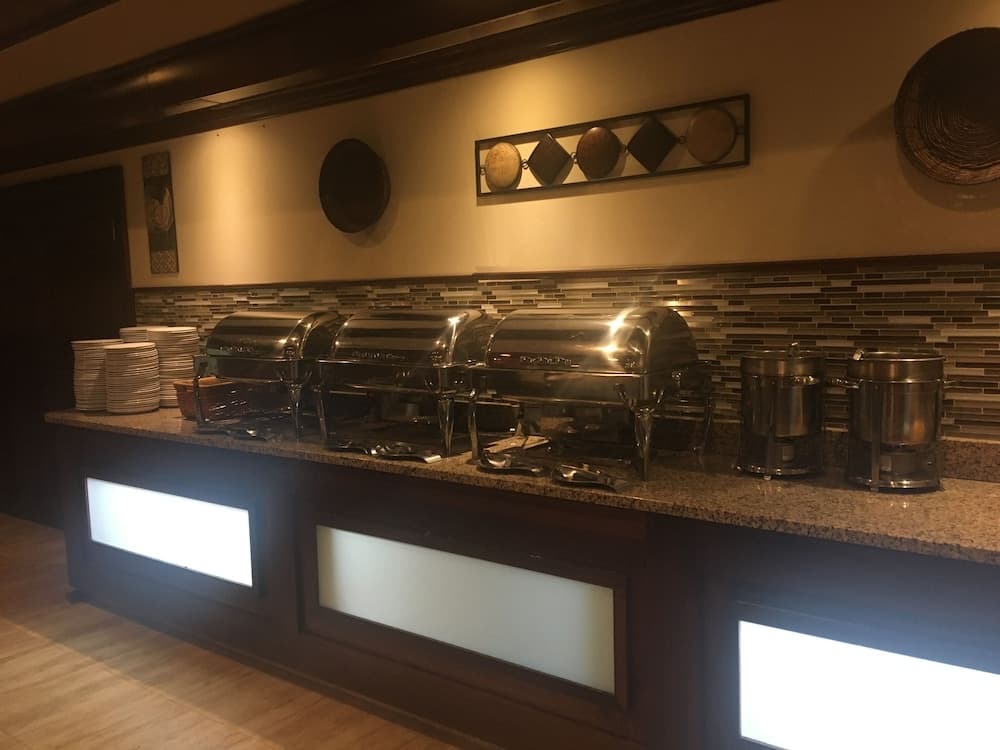 Fourwinds Lakeside Inn & Marina gallery photo in Bloomington, IN — image 17
