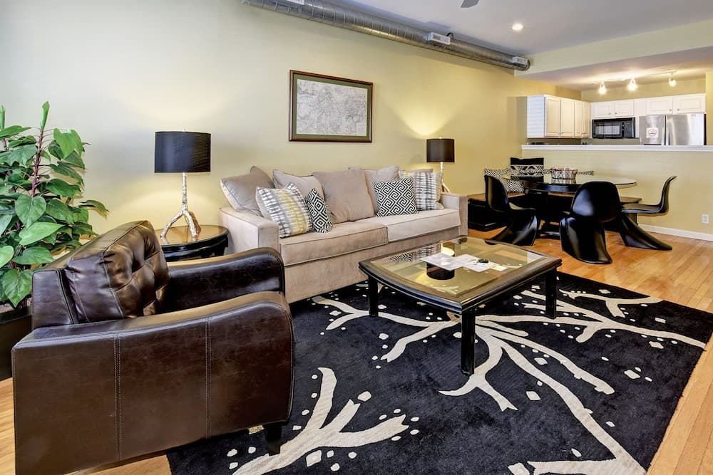 Lux Townhouse Walk to All interior in Louisville, KY — gallery photo 2