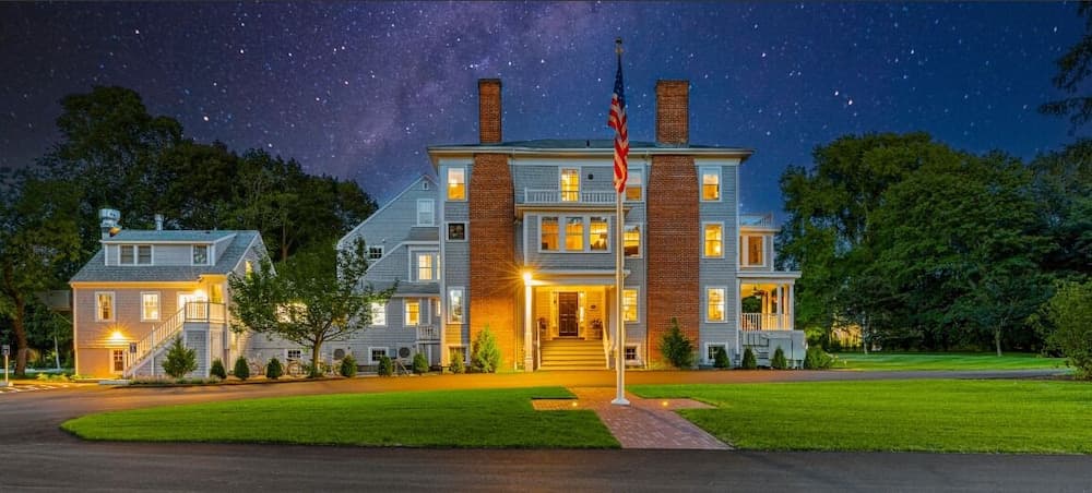 Charm on Main featured exterior or lobby in Brewster — similar hotel