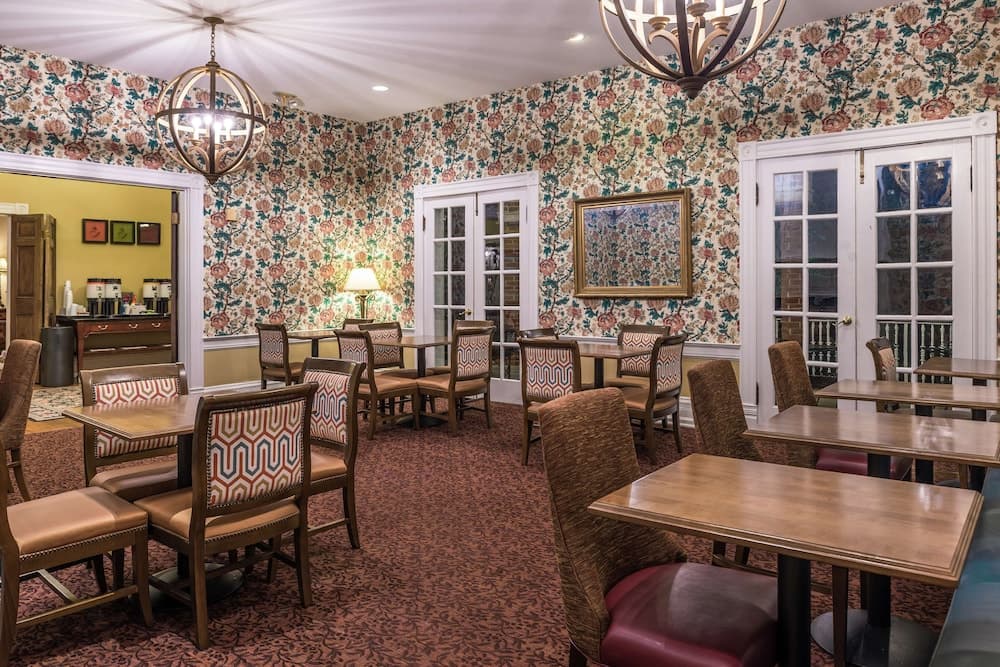 Hampton Inn Lexington-Historic District interior in Lexington, VA — gallery photo 2