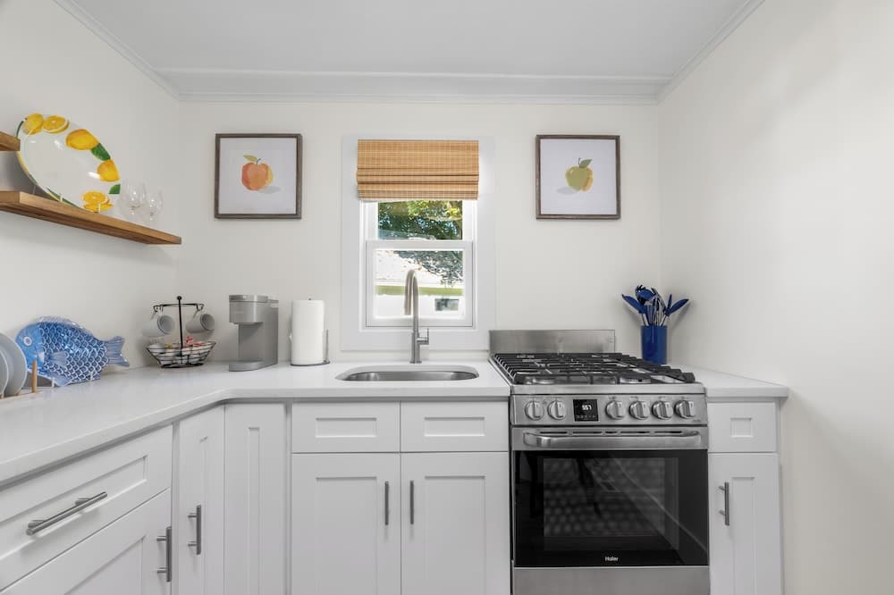 Marina Bay Cottages gallery photo in Waterford — image 95