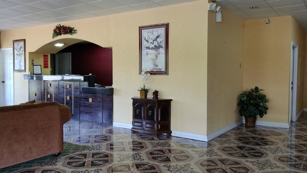 Countryside Inn & Suites interior in Idabel, OK — gallery photo 2