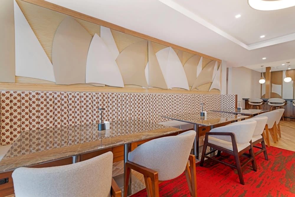 Cambria Hotel & Suites Plymouth interior in Plymouth — gallery photo 2