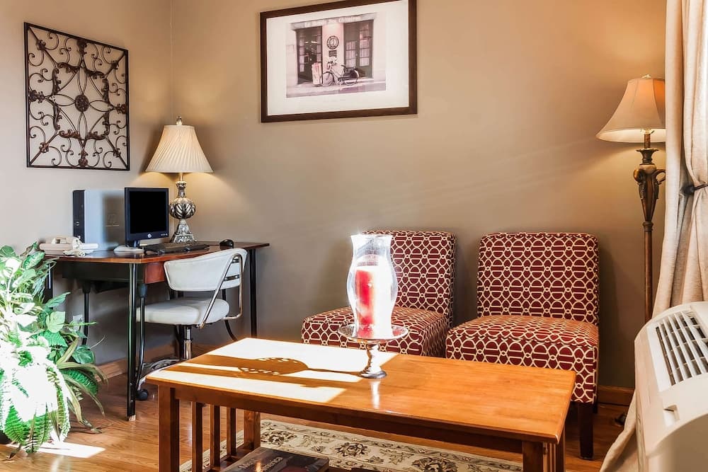 Rodeway Inn Holdrege property views in Holdrege, NE — gallery photo 3