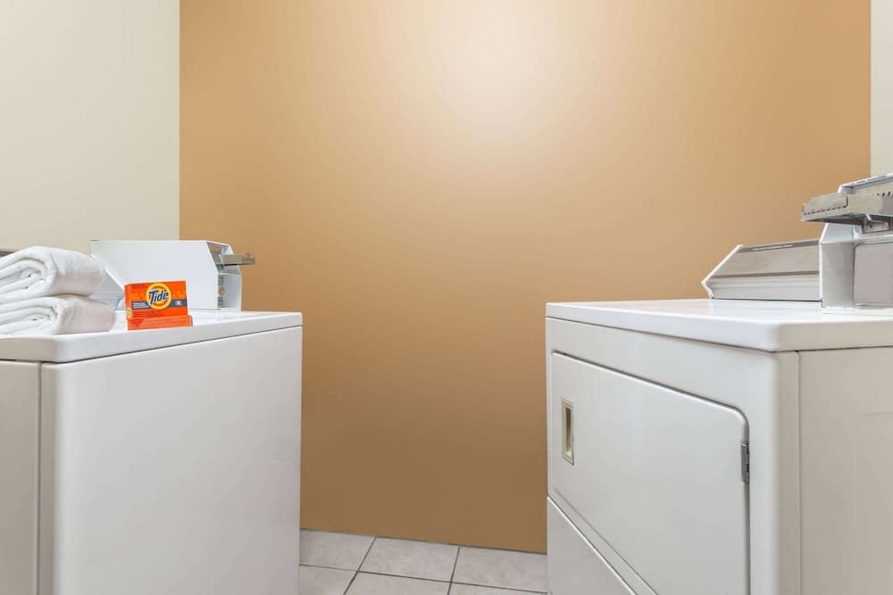 Days Inn by Wyndham Orange gallery photo in Orange, TX — image 14