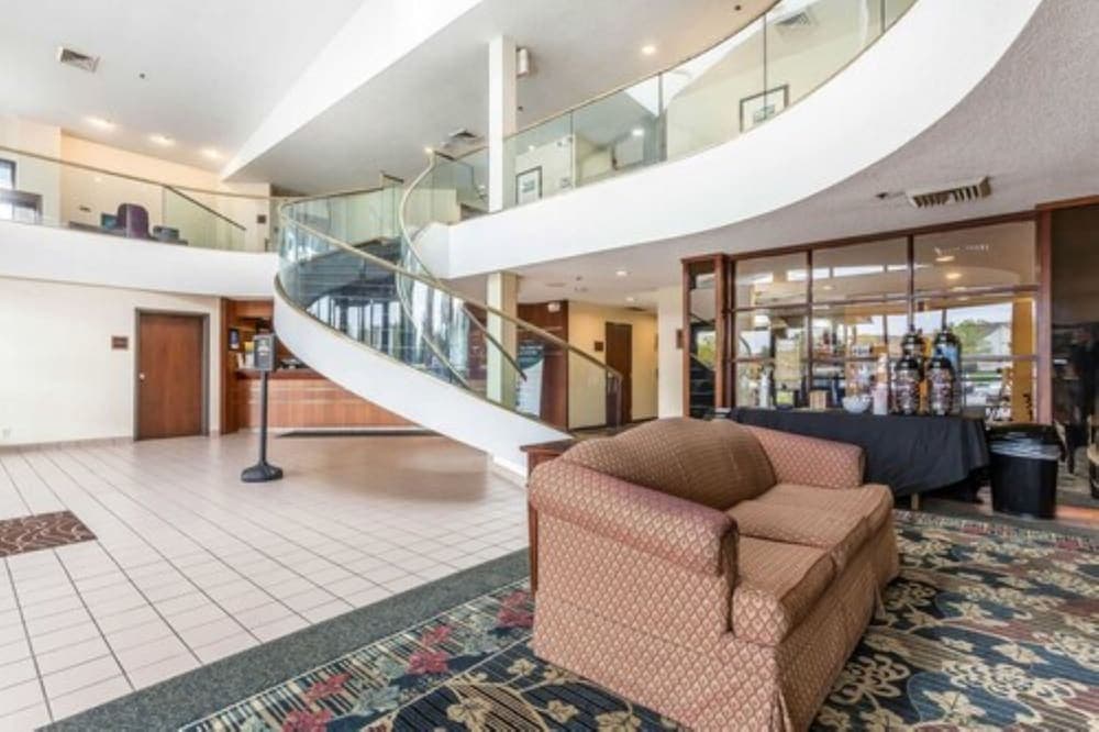 Comfort Inn Cleveland Airport interior in Middleburg Heights, OH — gallery photo 2