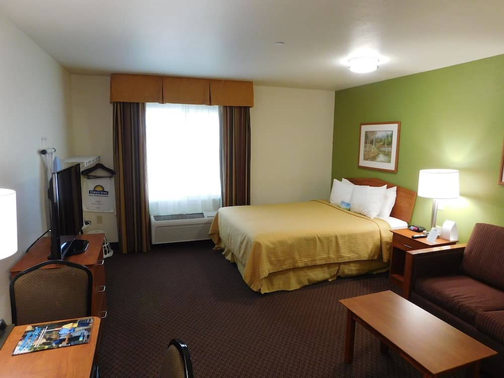Birch Hill Suite Rochester – Med City interior in Rochester, MN — gallery photo 2