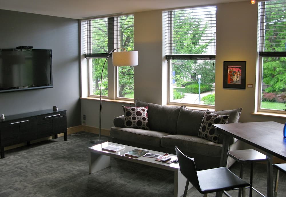 Suites at 118 interior in Bloomington, IN — gallery photo 2