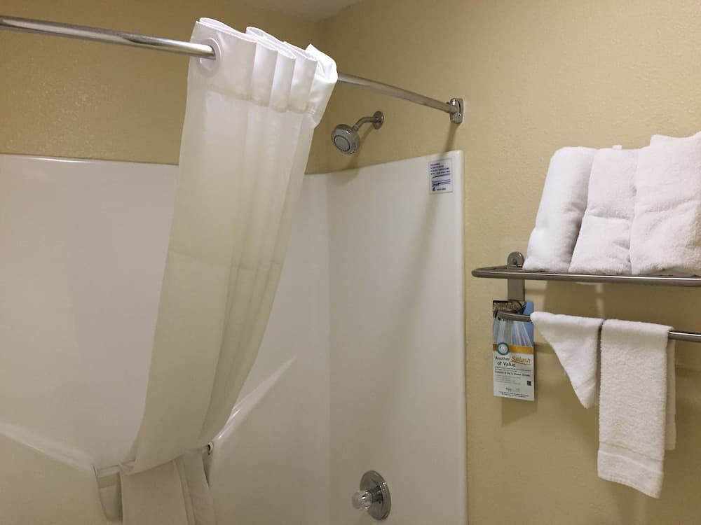 Econo Lodge Inn & Suites Eagle Pass interior in Eagle Pass, TX — gallery photo 2