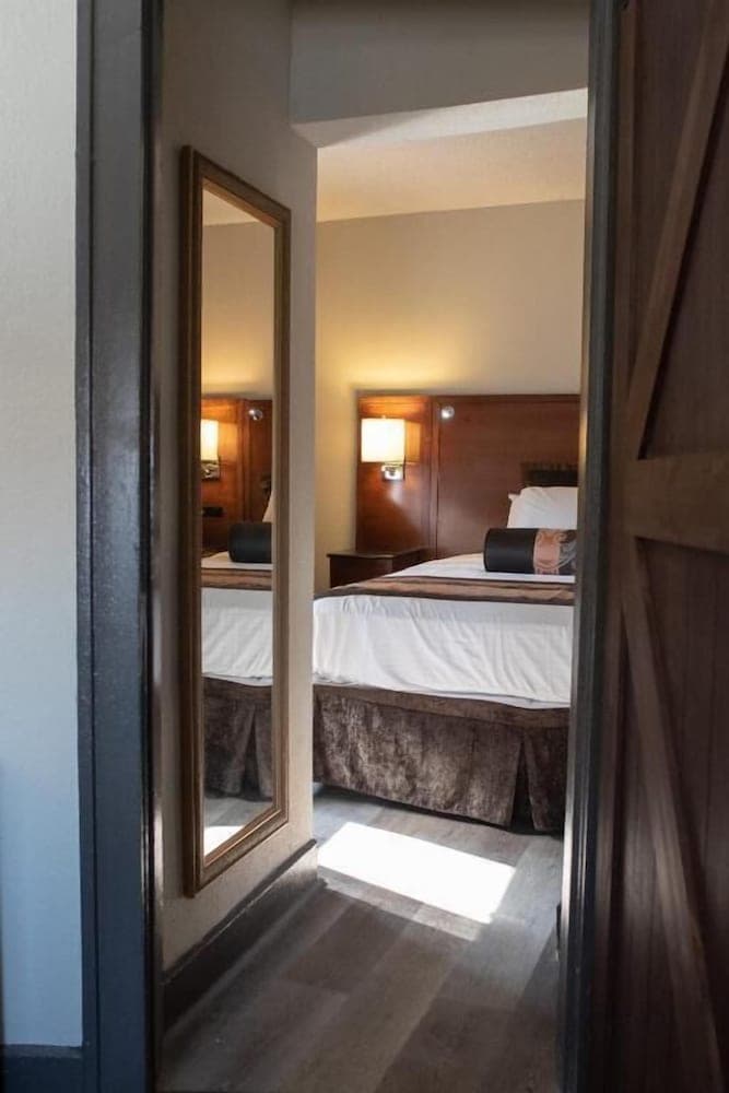 Hotel Chataura gallery photo in Dearborn, MI — image 18
