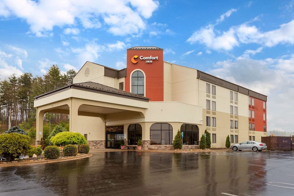 Comfort Inn North of Asheville featured exterior or lobby in Mars Hill, NC — similar hotel