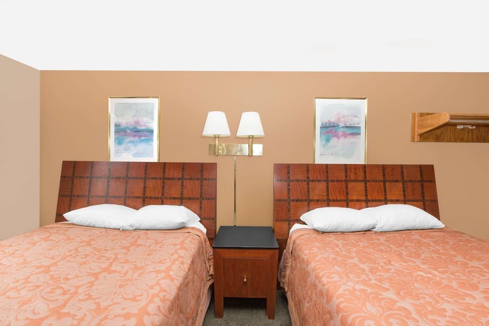 Super 8 by Wyndham Sioux City/Morningside Area gallery photo in Sioux City, IA — image 14