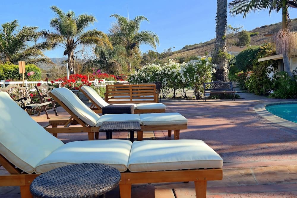 Malibu Country Inn interior in Malibu, CA — gallery photo 2