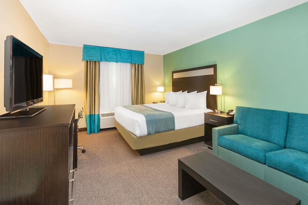 Baymont by Wyndham Midland Center interior in Midland, TX — gallery photo 2