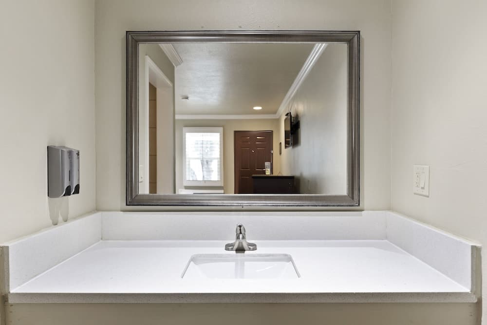 Le Blanc Inn & Suites gallery photo in El Monte, CA — image 61