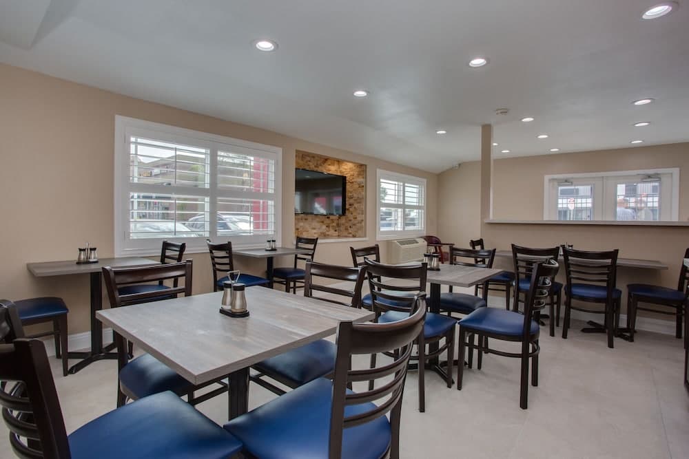 Quality Inn San Diego South - Chula Vista interior in Chula Vista, CA — gallery photo 2