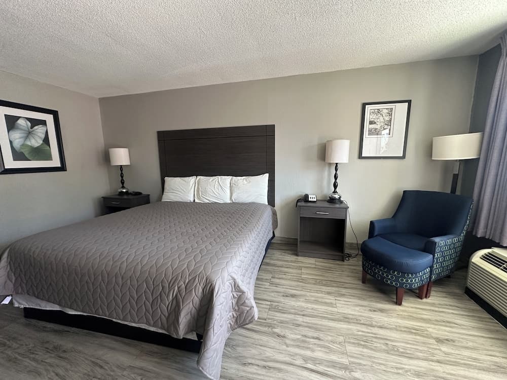 Executive Inn Locust Grove by Capital O interior in Locust Grove, GA — gallery photo 2