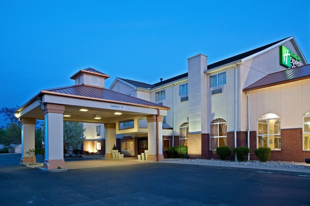 Comfort Inn & Suites Sharonville - Cincinnati North featured exterior or lobby in Sharonville, OH — similar hotel
