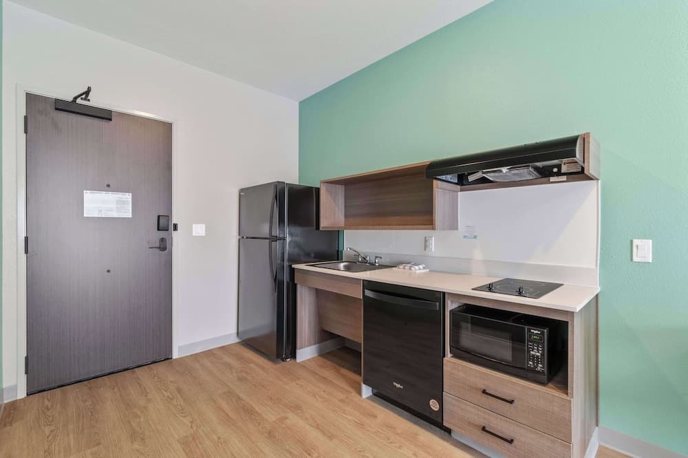 ECHO Suites Extended Stay by Wyndham Dallas Plano/Richardson gallery photo in Plano, TX — image 14