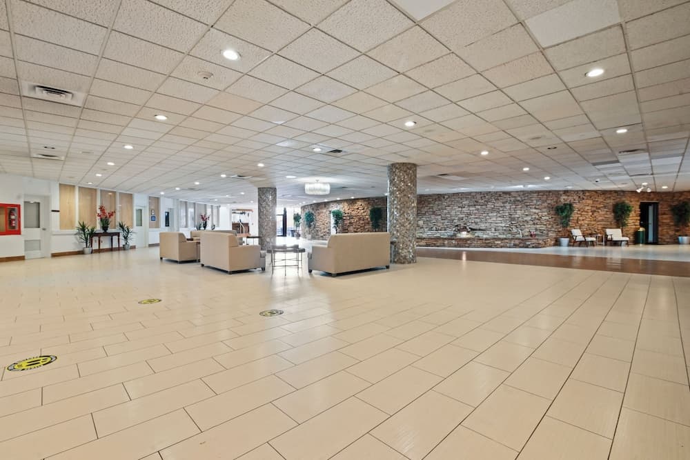 Mountain Laurel Resort interior in White Haven, PA — gallery photo 2