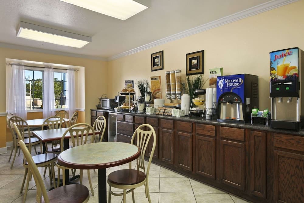 Microtel Inn & Suites by Wyndham Baton Rouge property views in Baton Rouge, LA — gallery photo 3