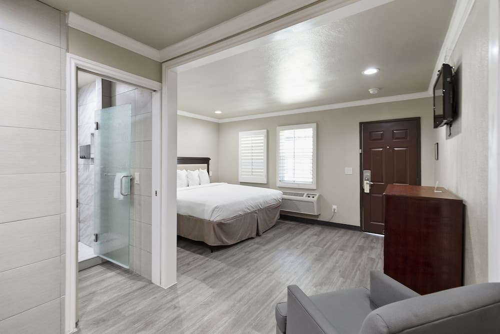 Le Blanc Inn & Suites gallery photo in El Monte, CA — image 8