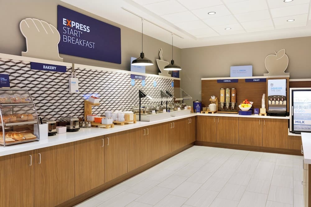 Holiday Inn Express And Suites Elgin Chicago Northwest by IHG gallery photo in Elgin, IL — image 36
