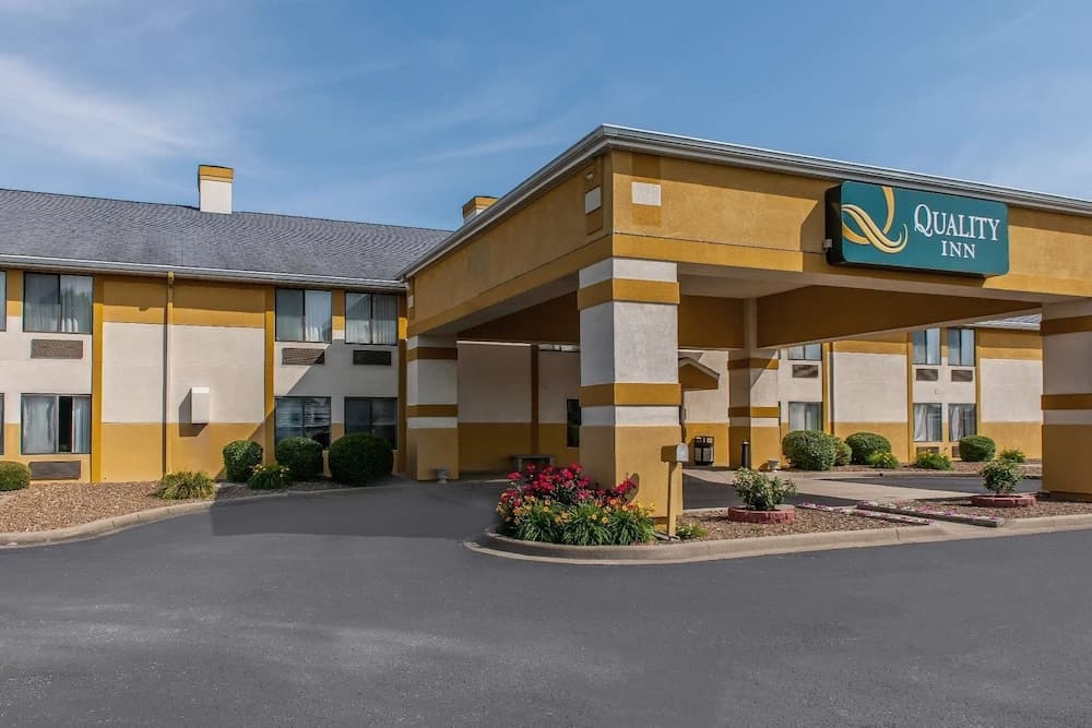 Quality Inn Lewisport featured exterior or lobby in Lewisport, KY — similar hotel