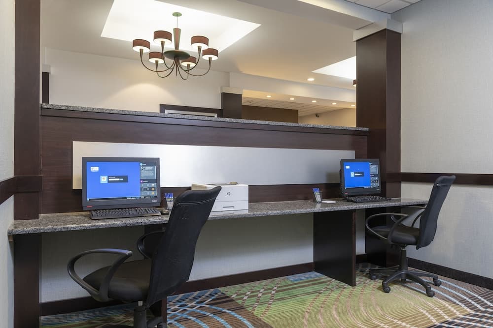 Holiday Inn Express Hotel & Suites New Philadelphia by IHG gallery photo in New Philadelphia, OH — image 23