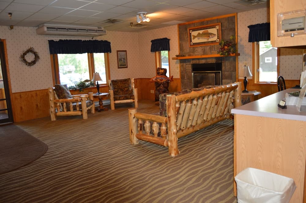 Sportsman's Lodge interior in Baudette, MN — gallery photo 2