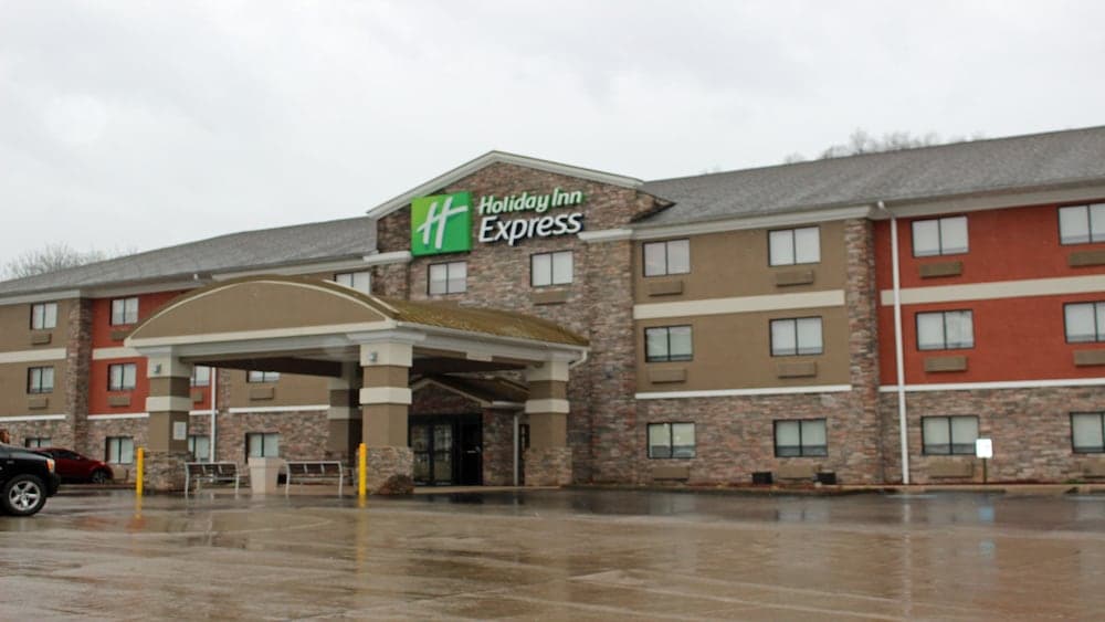 Holiday Inn Express Winfield by IHG featured exterior or lobby in Hurricane, WV — similar hotel