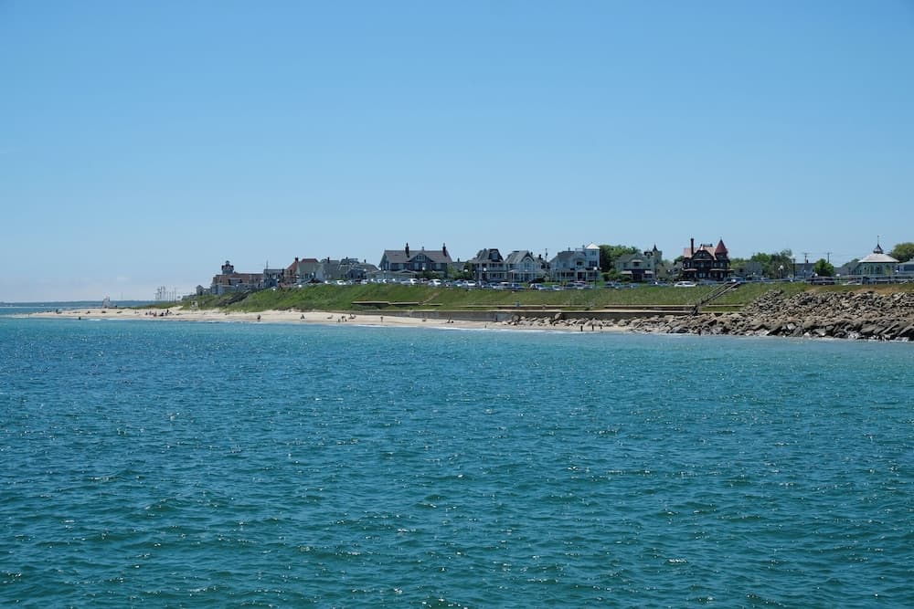 Pequot Hotel interior in Oak Bluffs, MA — gallery photo 2