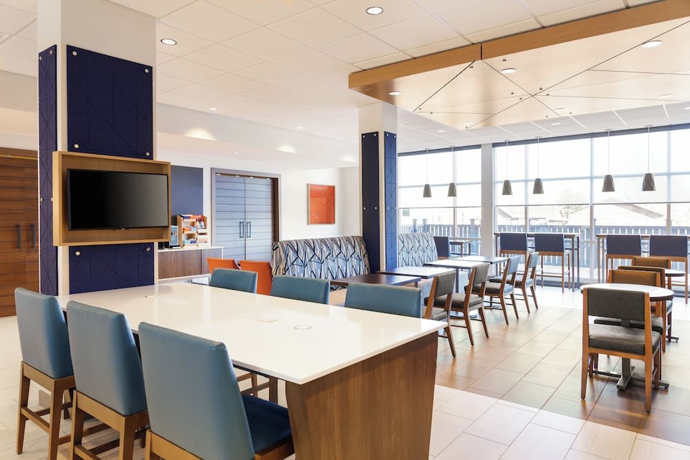 Holiday Inn Express And Suites Elgin Chicago Northwest by IHG gallery photo in Elgin, IL — image 27