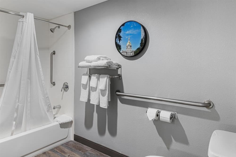Best Western Plus Savannah Gateway property views in Savannah, GA — gallery photo 3