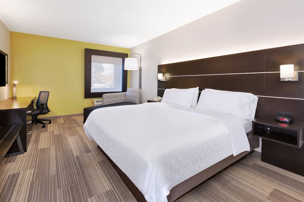 Holiday Inn Express Detroit-Warren by IHG property views in Warren, MI — gallery photo 3