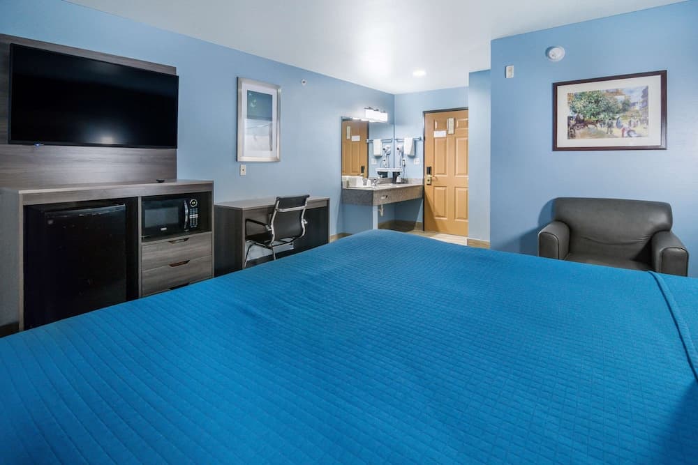 Rodeway Inn Carrollton I-35E gallery photo in Carrollton, TX — image 22