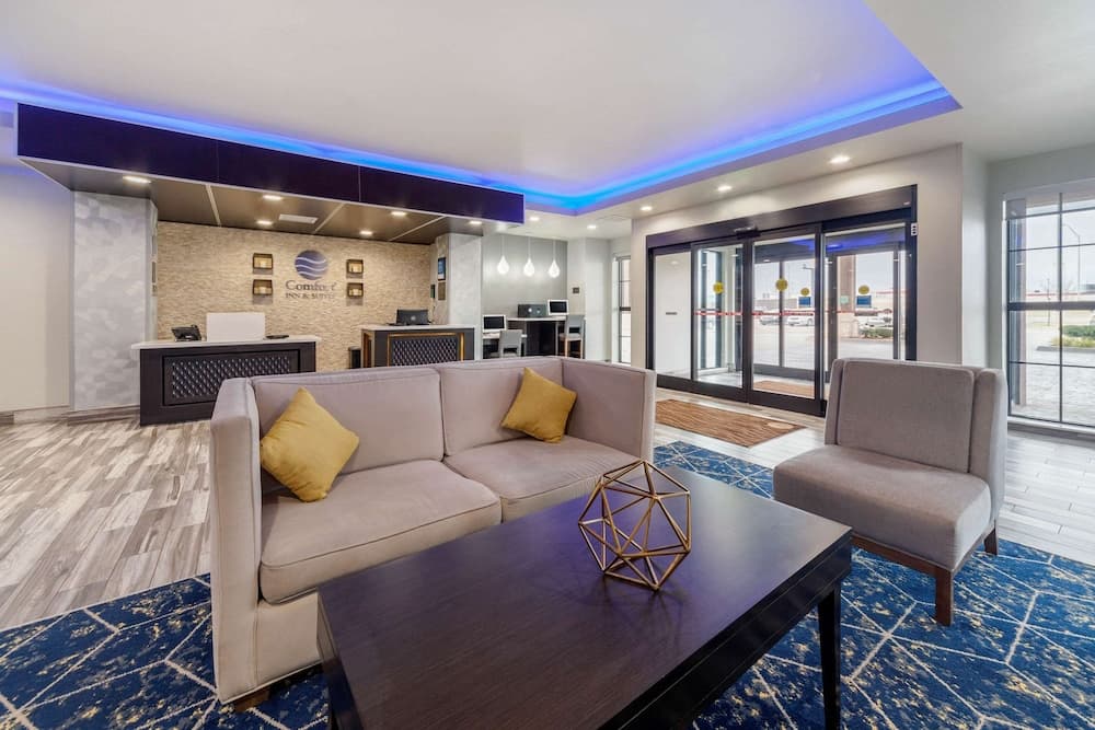 Comfort Inn & Suites Oklahoma City South I-35 interior in Oklahoma City, OK — gallery photo 2
