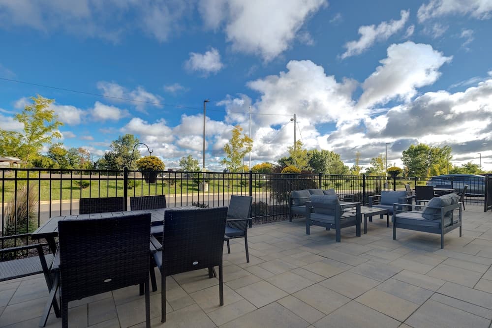 Holiday Inn Express & Suites Detroit Dearborn by IHG gallery photo in Dearborn, MI — image 17
