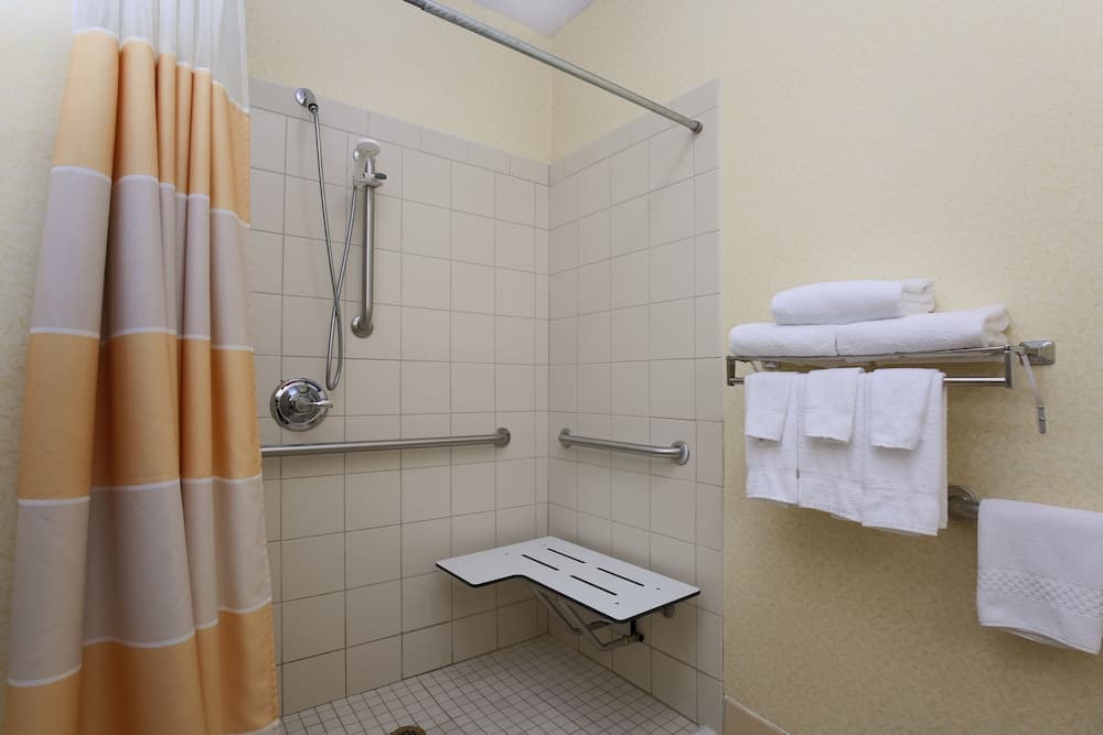 Comfort Inn & Suites Zanesville City Center gallery photo in Zanesville, OH — image 9